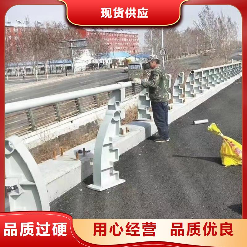 铸造石仿石护栏立柱 M型防撞护栏厂家直销售后完善